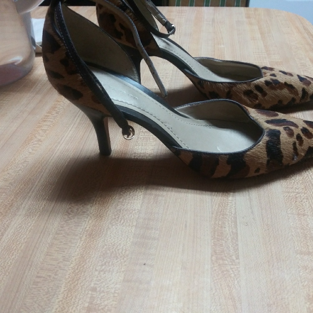 Nice Shoes Barely Used - image 4